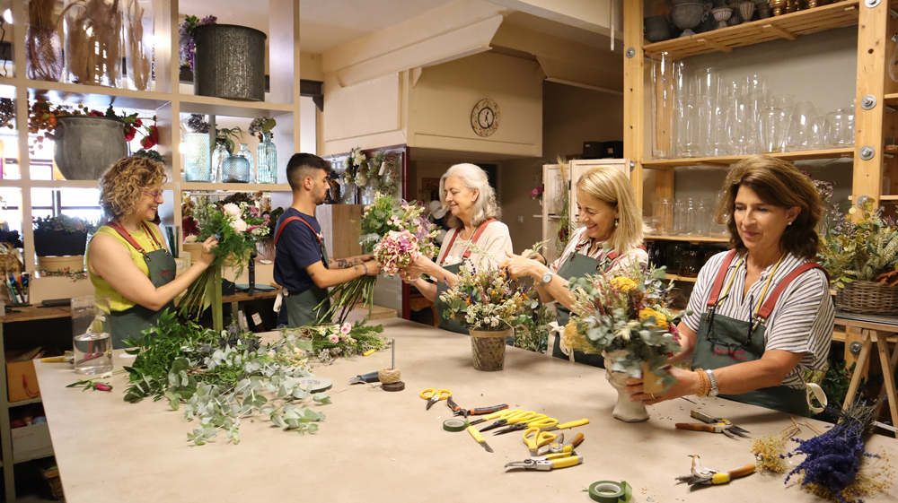 equipo de trabajo de cártamo flores